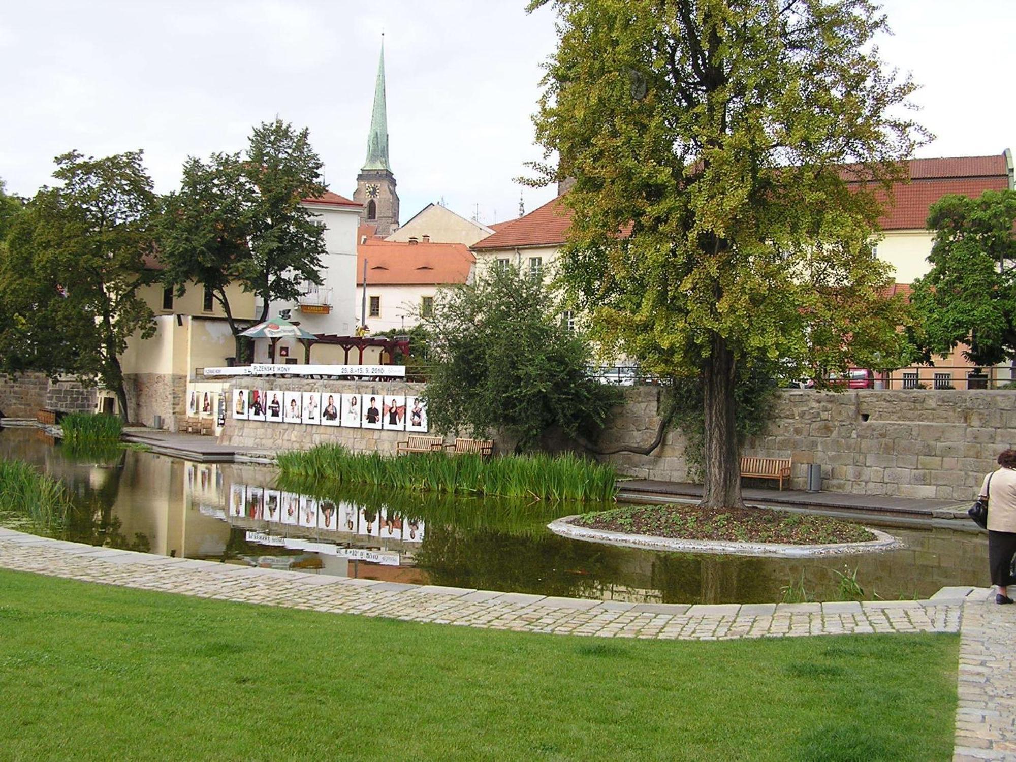 Hotel Pension City Pilzno Zewnętrze zdjęcie